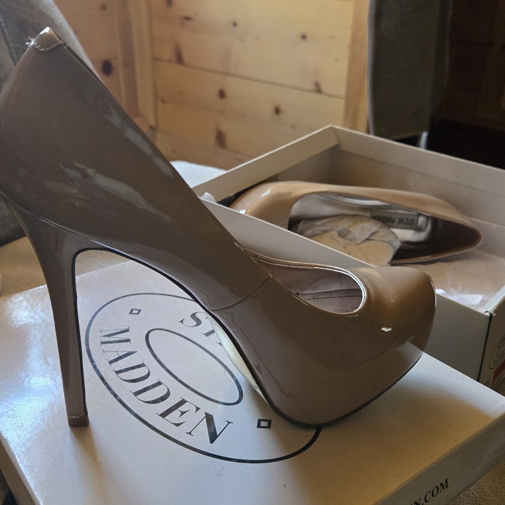 Nude Heels 8.5